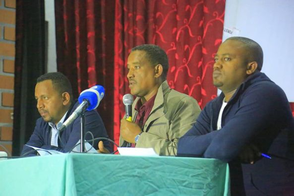 AddisYouth's tweet photo. ቢሮው የ2014 በጀት ዓመት የእቅድ አፈፃፀም ሪፖርትን እና የ2015 በጀት አመት እቅድን ከከተማ እስከ ወረዳ ከሚገኙ የስራ ሀላፊዎች ጋር ውይይት አካሄደ። 
ሀምሌ 07 / 2014 ዓ.ም አዲስ አበባ https://t.co/B0SCpHV0T9