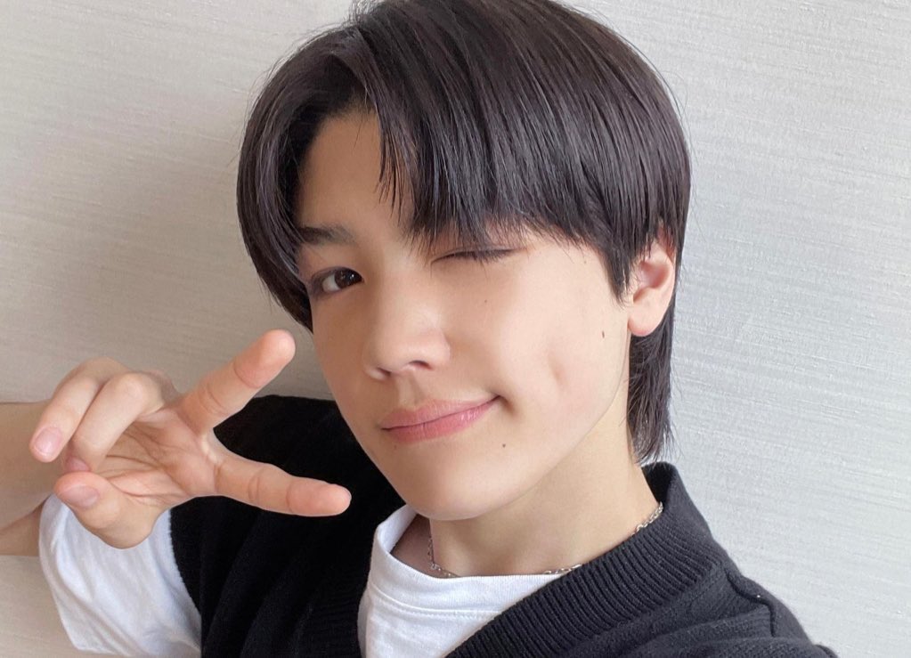 bydaekids's tweet image. ช่วยด้วย5555555555555555 ความจริงคนชื่อ ริกิ ในไฮบ์มีตั้ง 3 คนเลยอ่อ แถมยังเป็นเพื่อนๆ กันอีก แต่ก็ไม่มีใครได้ใช้ชื่อริกิเป็นสเตจเนมสักคน
นิกิ : นิชิมูระ ริกิ
ทากิ : ทากาซาฮิ ริกิ
มากิ : ฮิโรตะ ริกิ