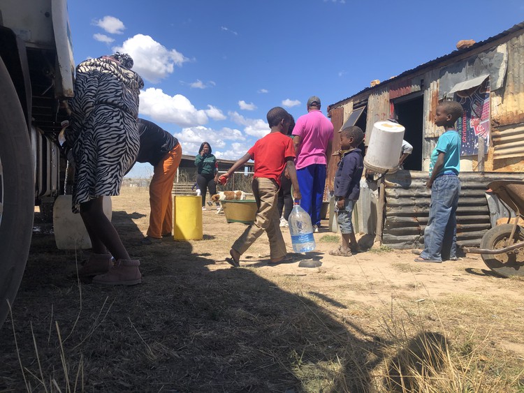 ChangingthingsS's tweet photo. Happy #NelsonMandelaInternationalDay.

“Freedom alone is not enough without food and water” Sello Hatang, CEO @NelsonMandela
 
Society encourages the foundation to support the idea of establishing #EngineerGeneral Office.
#engineers 
#MandelaDay2022 
#NelsonMandelaDay2022 https://t.co/H1vvYeReac