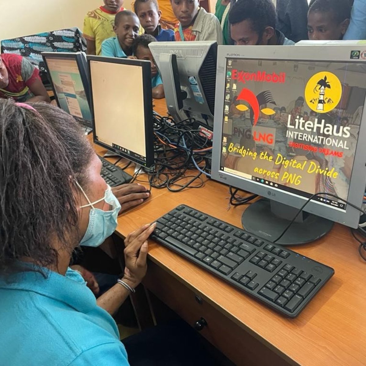 EMPNG has partnered with LiteHaus International and its Digital Infrastructure Program to install computer laboratories across 27 Hela Province primary schools and give more than 13,000 students and teachers access to digital learning tools. #PNGpartnership #PNGLNG