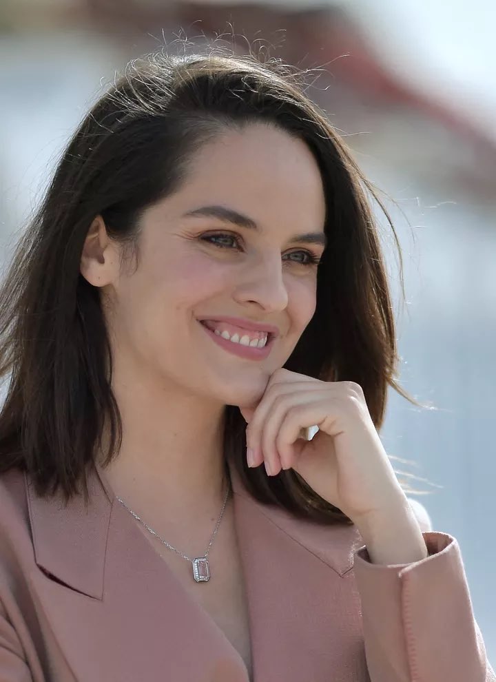 Delcroixx's tweet photo. #NoémieMerlant : «Je ne vois pas comment on peut rester centré uniquement sur soi dans une société aussi inégalitaire» https://t.co/CHyWSyU00q via @Le_Figaro https://t.co/ayXwt5mvJO