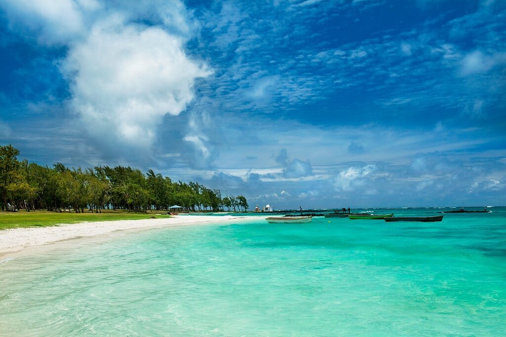hadestays's tweet photo. Sunrise Attitude, Belle Mare, Mauritius. Avg price a night $125. Africa is beautiful. #Hadehotels #Travel https://t.co/NUaXMeLkN0