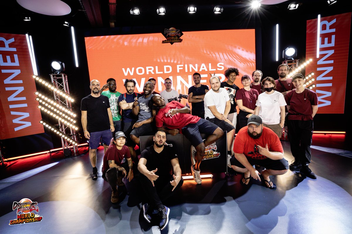 Clap de fin sur le World Championship #DBFZ qui nous aura tenu en haleine 11 mois durant !

Quel finish avec la victoire impériale de <a href="/Wawa_FGC/">BMS | Wawa</a> ❤.

A très bientôt pour de nouveaux projets FGC avec <a href="/ncovr_official/">NCOVR</a> !

📸 <a href="/ElliotLeCorre/">Elliot</a>