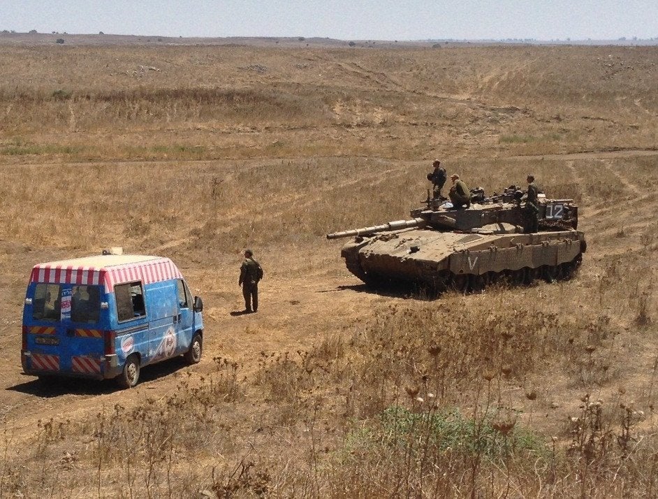 BREAKING: Super Army Soldiers in a Chieftan tank help local authorities detain a man illegally selling ice creams in Green Park (London) during DefCon 5 #Heatwave conditions as part of Operation Meltdown

Photographed from a Canberra #Heatwave2022
