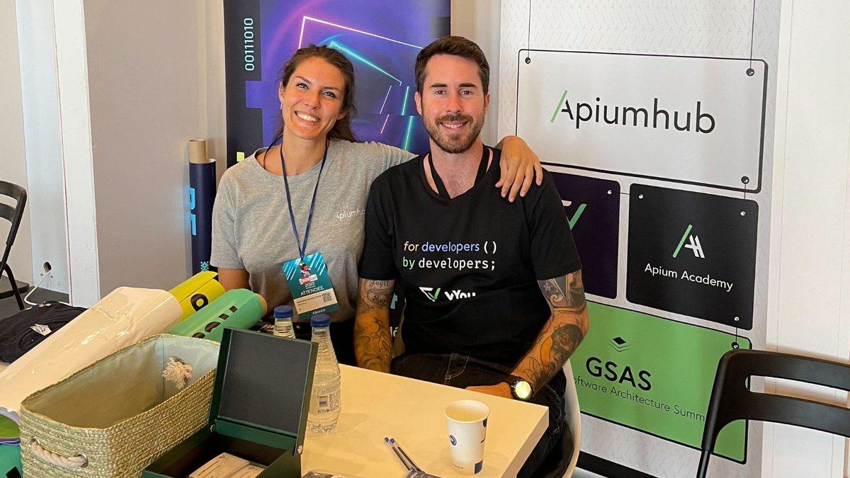Apium_hub's tweet image. Today we are at the #JBCN22 @jbcnconf ! ๐ Come visit us at booth 28, we are raffling a ticket to attend @gsas_io this year. Are you going to miss it? #softwaredevs