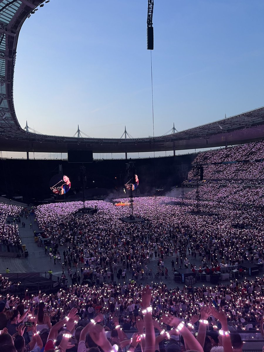 accesscoiffure1's tweet photo. Très beau moment de détente hier soir !!! Avec #ColdplayParis https://t.co/BmpSRUGJct