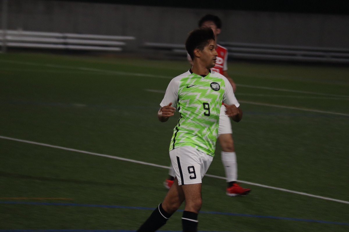 KakaWest's tweet photo. #QuestForARing
Game 3
FT: 1-2
First game on turf wasn’t a pretty one 😬 They probably had around 65% of the possession.
Also for everyone considering getting old school Copa’s out there, definitely go half a size smaller.
We grind on 😤 https://t.co/aocR289TLU