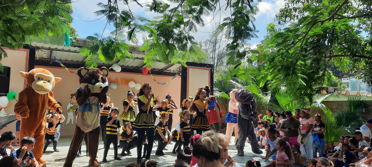 Se celebró en #Artemisa el #DiaDeLosNiños. Fiesta homenaje a los más pequeños de casa, a los que saben querer, a los que son la esperanza del mundo. #CubaPorLaPaz