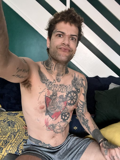 Sleep was vile. But refuse to complain about finally having nice weather 😂 https://t.co/xwUuWYwI9G