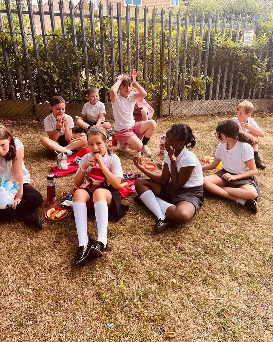 NET_Abbotsweld's tweet image. Teddy bear picnic🧸🧺||To celebrate their wonderful year, Independence class enjoyed celebrating with a teddy bear picnic party! #netacademies #shapingfutures