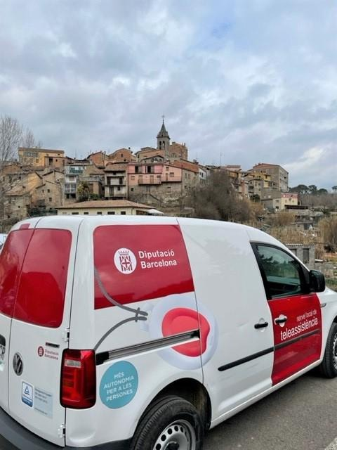 socialdiba's tweet photo. Ahir el Servei Local de #teleassistència @diba va activar el protocol de seguiment a les persones usuàries dels municipis afectats per l'#IFPontVilomara en col·laboració amb protecció civil @emergenciescat #IgualtatSostenibilitatSocialDiba #som311 

[Obrim fil 1/2] ⬇️ https://t.co/iiMYL1wAy2