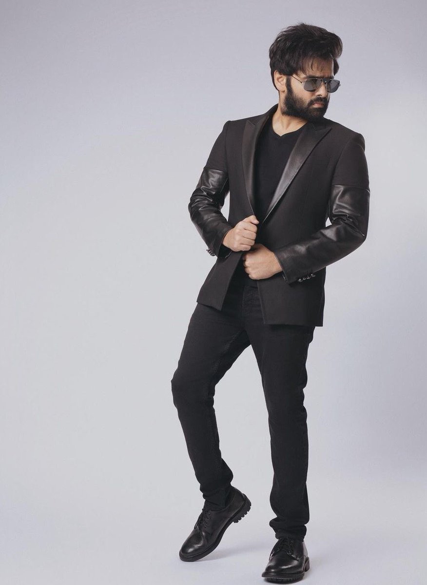 FilmyFocus's tweet photo. SWAGster Ustaad #RAmPOthineni smiles in style 🔥
@ramsayz #TheWarrior #RAmPOthineni #TheWarriorrInTheatres #TheWarriorr #Ram #RamPothineni #RAPO #RAPO19 #HeroRam #Tollywood #FilmyFocus https://t.co/1rwIrP2xPV