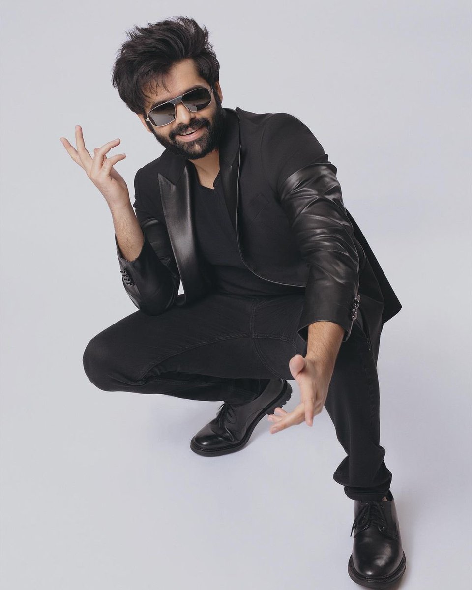 FilmyFocus's tweet photo. SWAGster Ustaad #RAmPOthineni smiles in style 🔥
@ramsayz #TheWarrior #RAmPOthineni #TheWarriorrInTheatres #TheWarriorr #Ram #RamPothineni #RAPO #RAPO19 #HeroRam #Tollywood #FilmyFocus https://t.co/1rwIrP2xPV