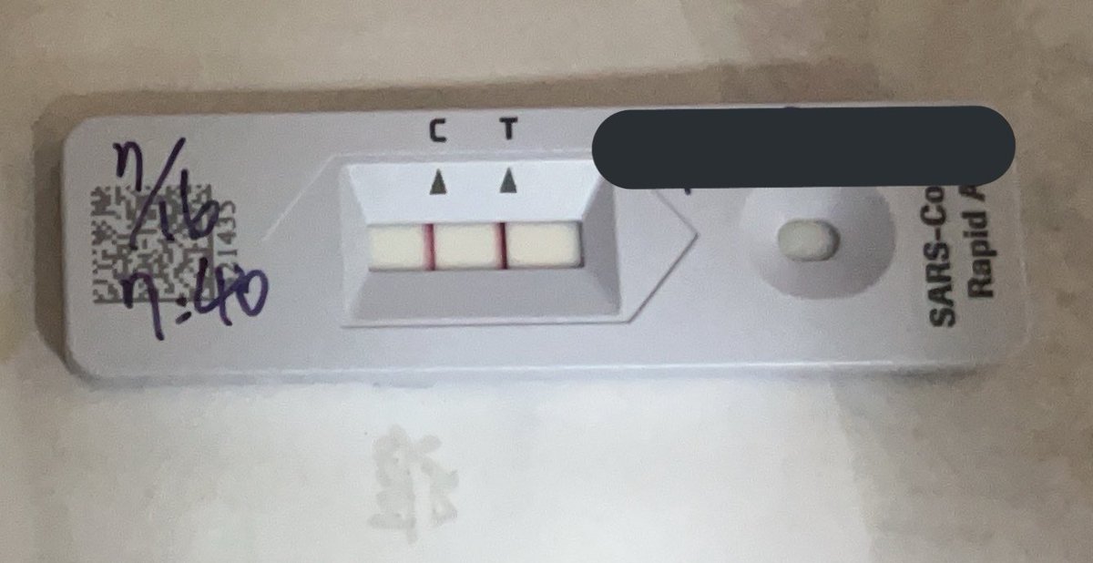 angie890131's tweet photo. 中獎了🙃
7/16開始為期七天的隔離時間
幹 我口罩都戴的好好的
怎麼還會中獎⋯
紅通通的兩條線🙃
今天篩一樣還是兩條線🥲
我真的咳到快往生了⋯
第一天喉嚨真的有如刀割一樣的疼
還好只有第一天有輕微發燒
第二天開始就都還好了
但還是一直咳
真的咳到很嚴重的時候是那種喉嚨都被堵住呼吸不過來的感覺😭 https://t.co/3nanG5dTi6