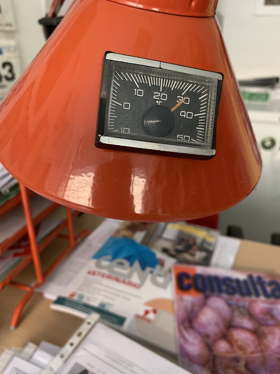 8 am. Imposible trabajar en el despacho de de <a href="/FVeterinariaUZ/">FacVeterinariaUNIZAR</a> <a href="/unizar/">Universidad Zaragoza</a> a 30ºC <a href="/OficinaVerdeUZ/">Oficina Verde UNIZAR</a> <a href="/MayoralUnizar/">José Antonio Mayoral</a>