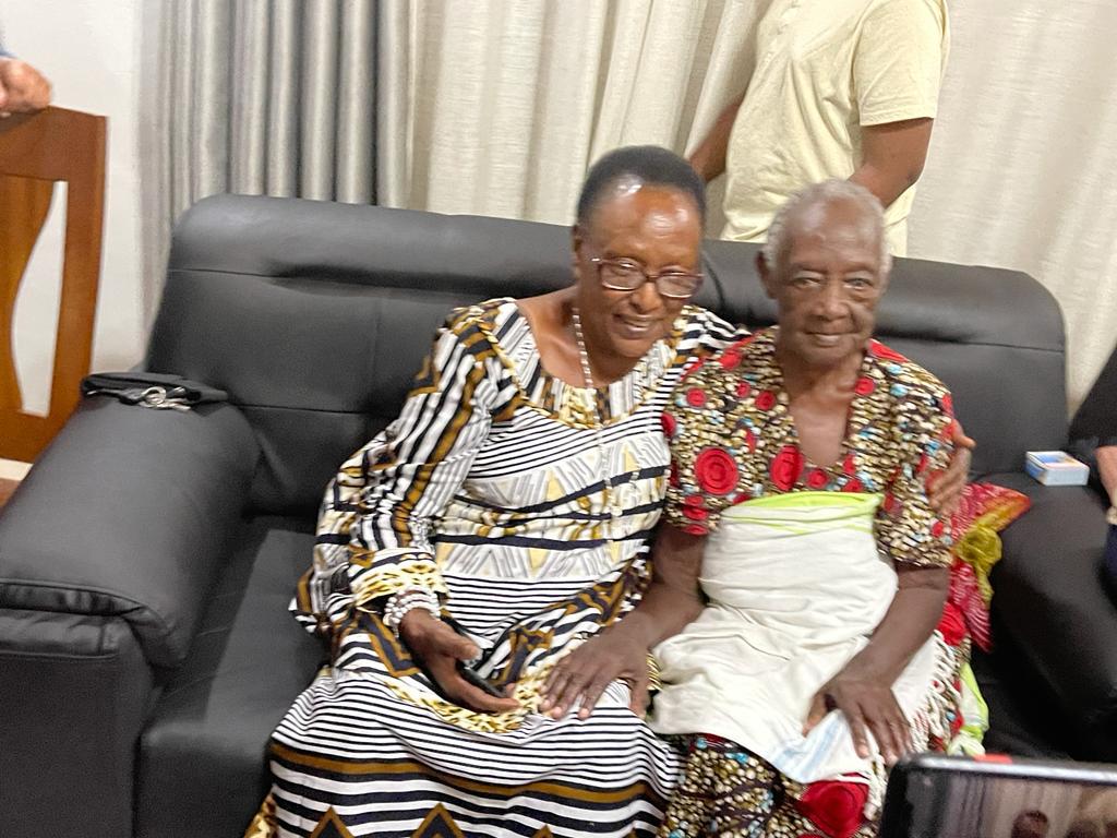Mulernest1's tweet photo. As we grow older, real beauty travels from the face to the heart, appeal turns to charm, hurt to wisdom
&amp; great moments to shared memories.

The true beauty of life is not how happy you are now, but how happy others are because of you.

Murababyeyi b'umugisha kuri twese♥️ 🙏🏻🙏🏻 https://t.co/q3KwpFKBnO