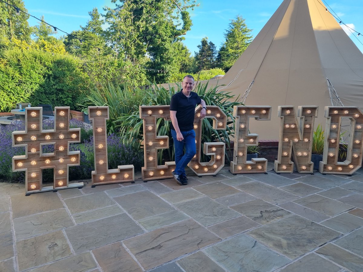 jondaviesaccs's tweet image. He is indeed a legend...in his own mind @TheEntCircle #jodaviesaccountants #ecworks #entrepreneur #whichoneiswhich #related