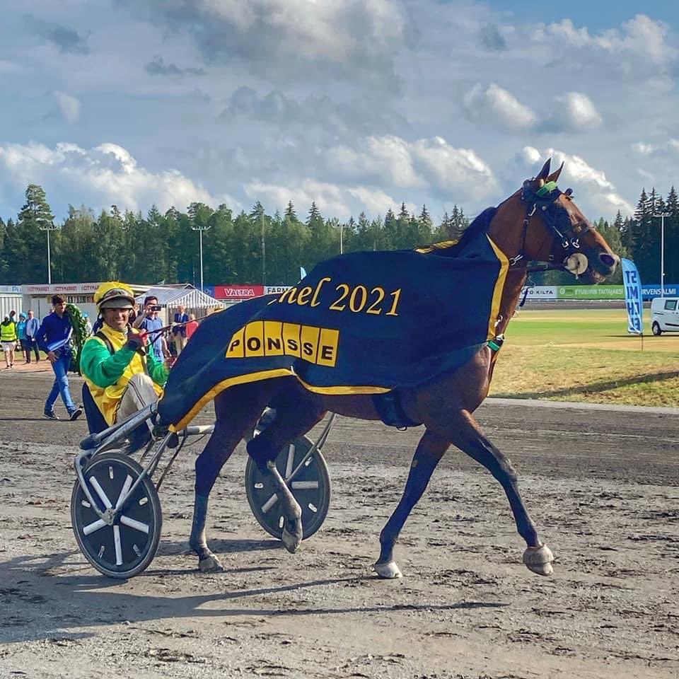 Tiina Naula (@tiinanaula) on Twitter photo Vuosi sitten Mikkelissä: Face Time Bourbon! #ravit <a href="/mikkelinravit/">Mikkelin ravirata</a> <a href="/FaceTimeBourbon/">Face Time Bourbon 🐴</a> Vuosi sitten Mikkelissä: Face Time Bourbon! #ravit <a href="/mikkelinravit/">Mikkelin ravirata</a> <a href="/FaceTimeBourbon/">Face Time Bourbon 🐴</a>