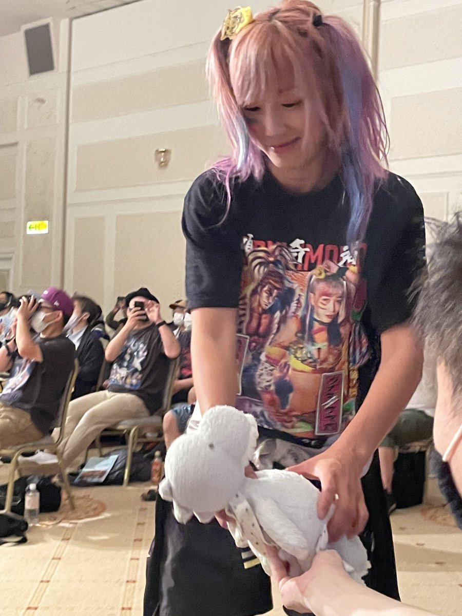 GP03C's tweet photo. ウナギさんにうちのすてふぁんがたっぷり遊んでもらえた！一生の思い出が出来た♪
#STARDOM
#ウナギ・サヤカ
#すてふぁん https://t.co/jfN5wXaDcj