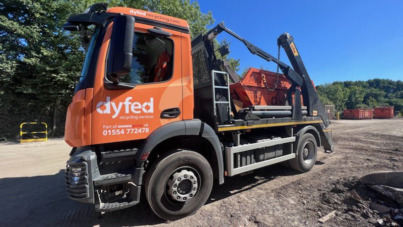 DyfedRecycling's tweet photo. We go again 👊🏻 

Need a skip this week? Call the team today 👇

01554 772478 📞 
https://t.co/9rS5NBYCxQ 💻 

🚚 ♻️ 🟠 https://t.co/fCeRMupLCa