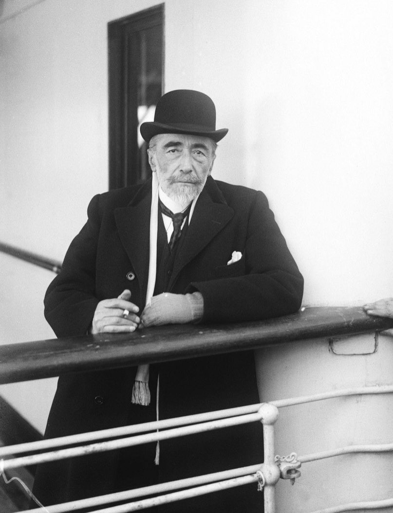 SalaLettura's tweet photo. “Nella vita, capite, non c’è gran scelta. O marcire o ardere…”
—Joseph Conrad, Sotto gli occhi dell’Occidente.

#PensieriRoventi a #SalaLettura @Alberto63Al 
@suaperfidia @AnaniaMassimo https://t.co/KitvW5L4h6