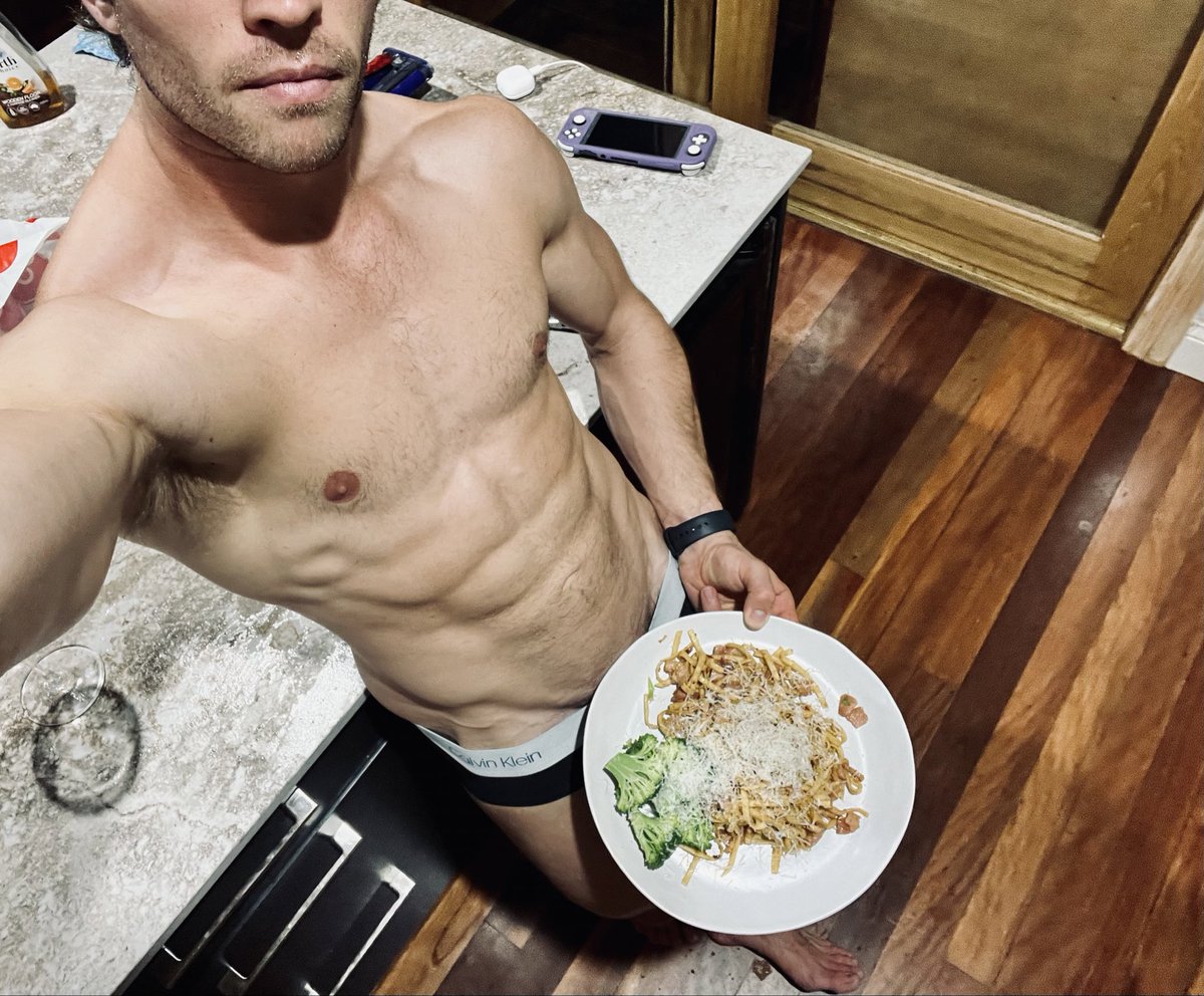 BillyRoeder's tweet photo. Find a man who can cook… that way there will be two of you who can cook! Happy Monday https://t.co/xPeEq6oE4G