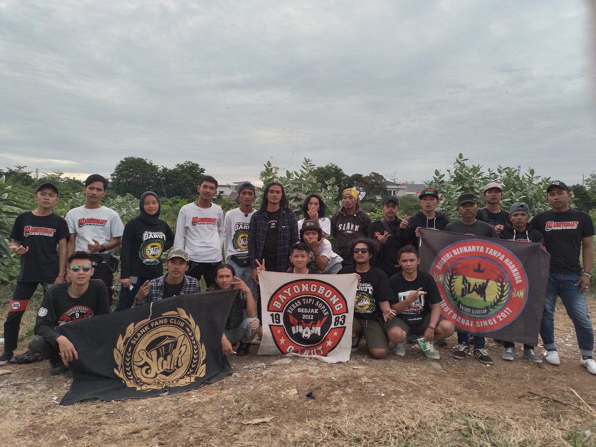 egiee_rusdiana's tweet photo. SLANK FANS CLUB GARUT road to prj
(Sabtu 16 juli 2022)
Sfc Garut
#sfcgrt
#slankfansclub
#slankfansclubgarut
#sfcgarutngaNhiji
#slank
#roadtoprj2022
#plur
#slankers
#slankersindonesia
#psjb
#slankday
#ngeslankramerame
#indonesianow https://t.co/YvTkl2W3na