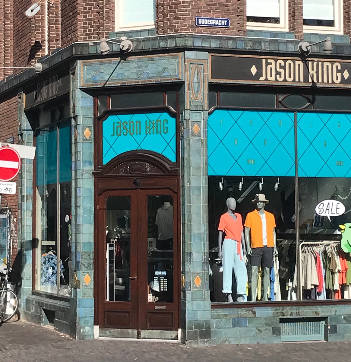 PorterfieldPR's tweet photo. Peter Wyngarde lives on. I need to find out if this shop has a Department S. #indyretail https://t.co/dryRdSe8EF