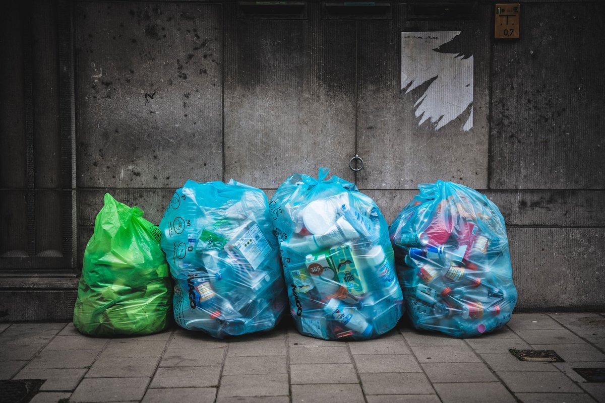 ⚠️ 18-23 juli ⚠️

🌡30°C of meer -- Onze recyclageparken sluiten om 16.15 uur. 
📢 Deze week zijn we telefonisch niet bereikbaar. 
🚛 Ophalingen 21 juli verschuiven naar 20 juli. 
⚠️Grote achterstand bij het verwerken van alle aanvragen. 

➡️ Meer info: tinyurl.com/2p92kyh8