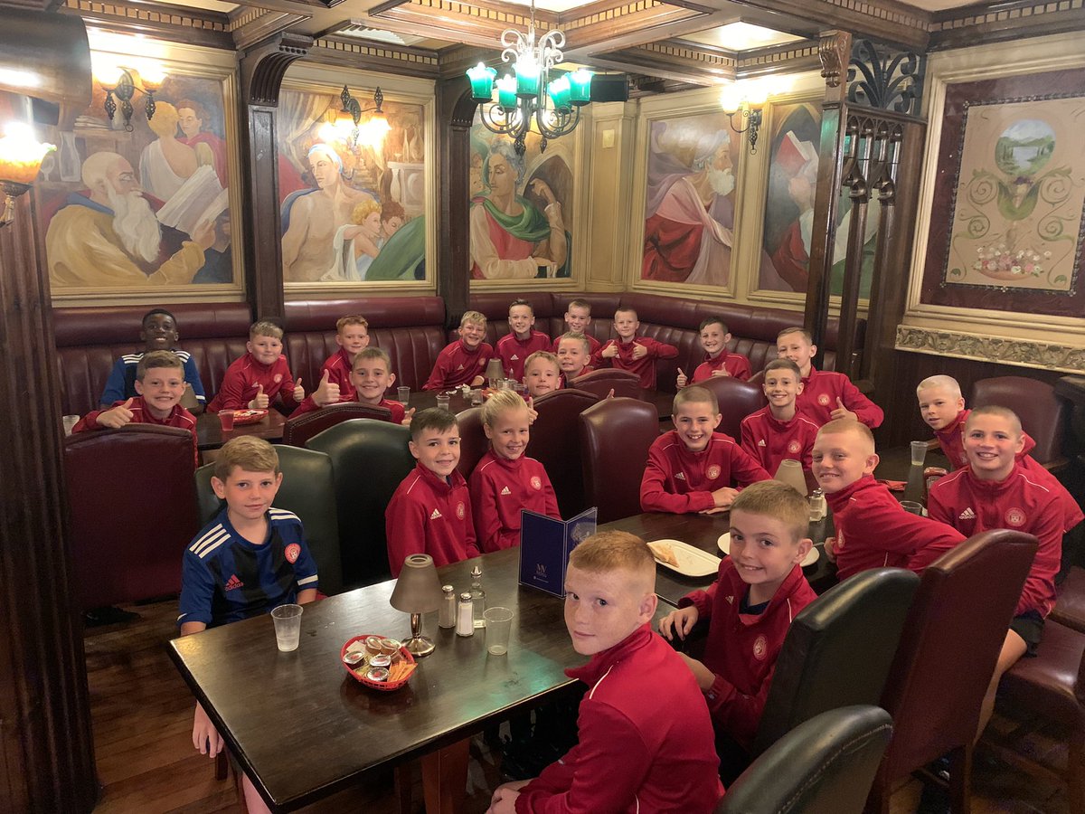 AcciesFCAcademy's tweet image. Our U11, U12 and U13 squads having breakfast ahead of The Foyle Cup Day 1 #AcciesAcademy