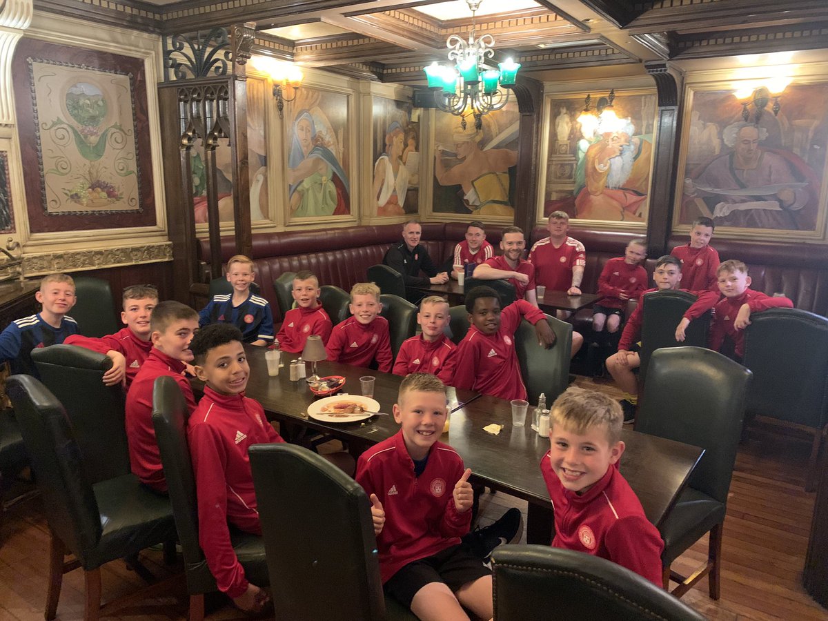 AcciesFCAcademy's tweet image. Our U11, U12 and U13 squads having breakfast ahead of The Foyle Cup Day 1 #AcciesAcademy