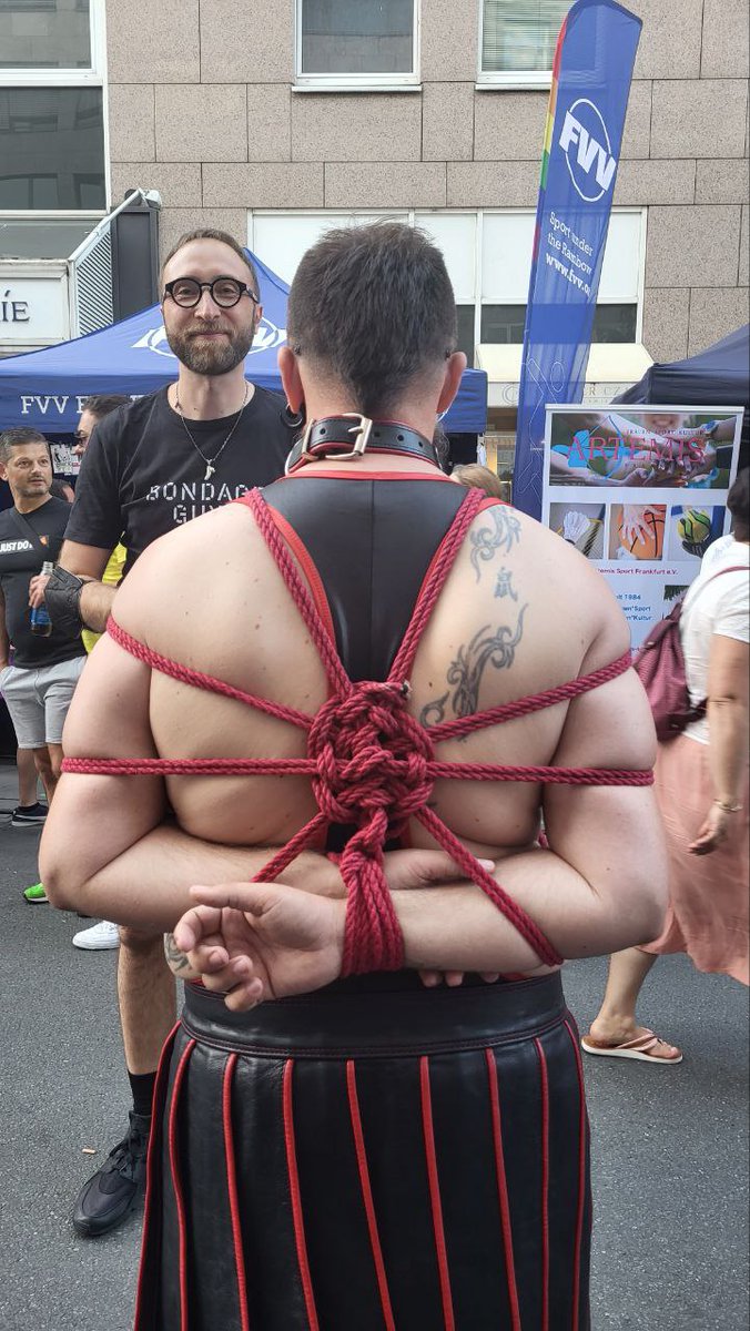 FFbaer's tweet photo. Danke #bondageguys #csdfrankfurt #hessenistgeil #FLC https://t.co/XCgKRQQhyk
