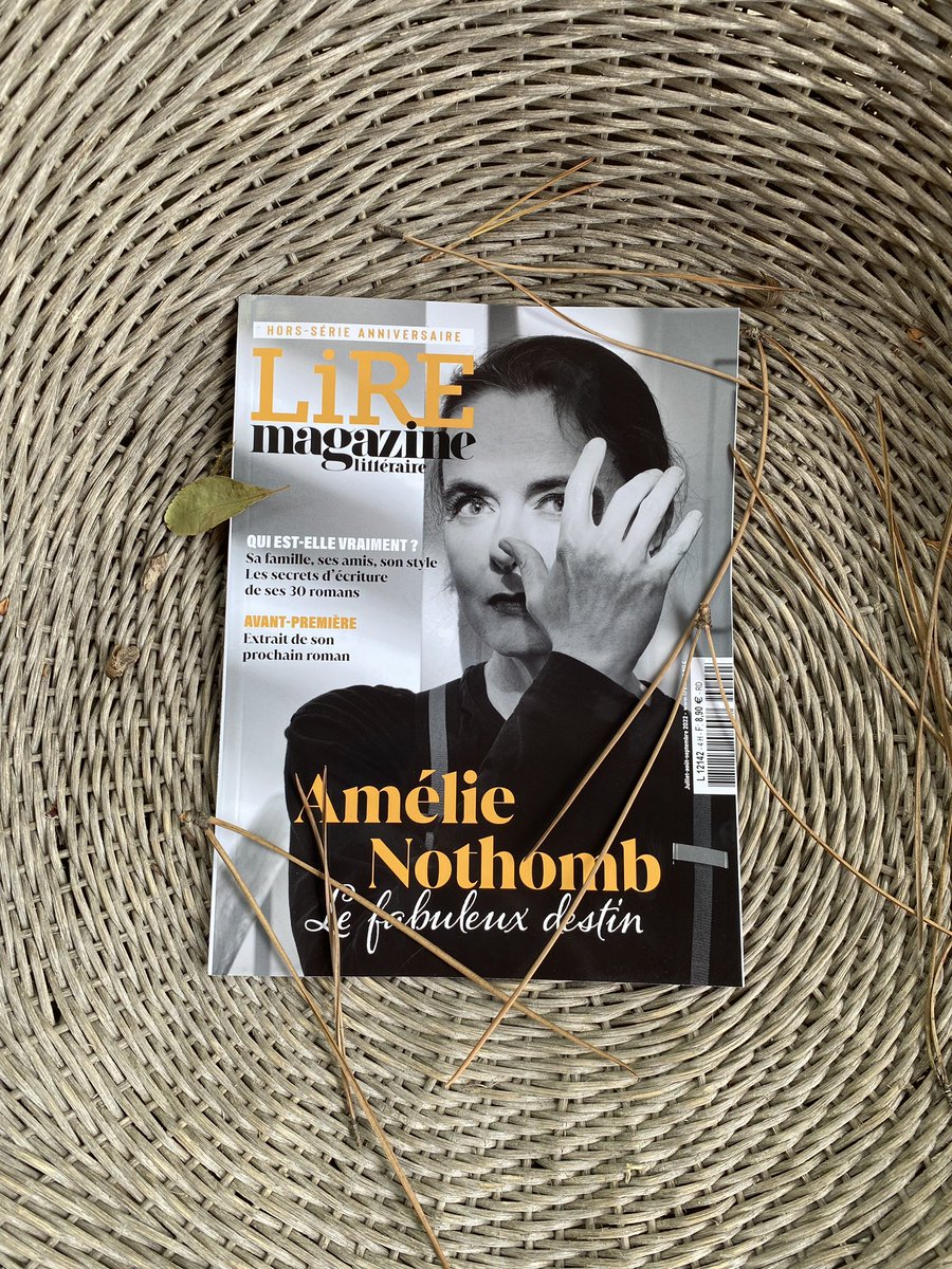 nikosaliagas's tweet photo. Mes photos de la romancière #Amelienothomb à la une du mag @Lire_ML numéro anniversaire. https://t.co/yqdqpVdjyE