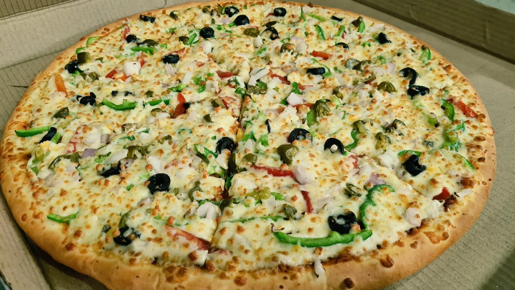 Chiragkapuriya's tweet photo. Kab? #PizzaCalling https://t.co/BryJhfnnYo