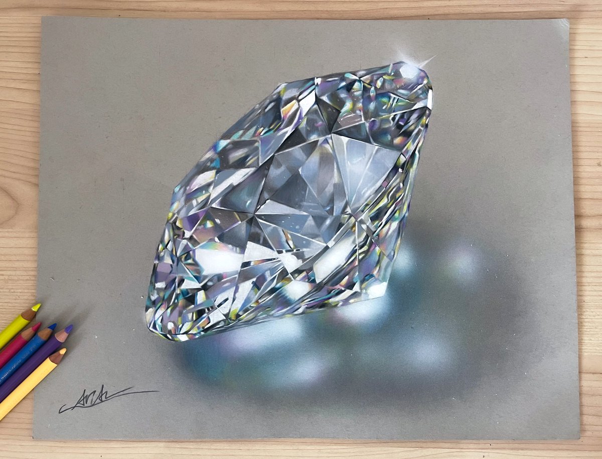 色鉛筆でダイヤモンド描きました✏️
頑張ったので見て欲しいです！！