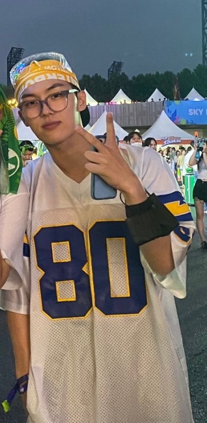 Actor Choi Hyun Wook (Drama 2521) came to greet Haein and Haejoon at the Water Bomb 🤣
#정해인 #JungHaeIn