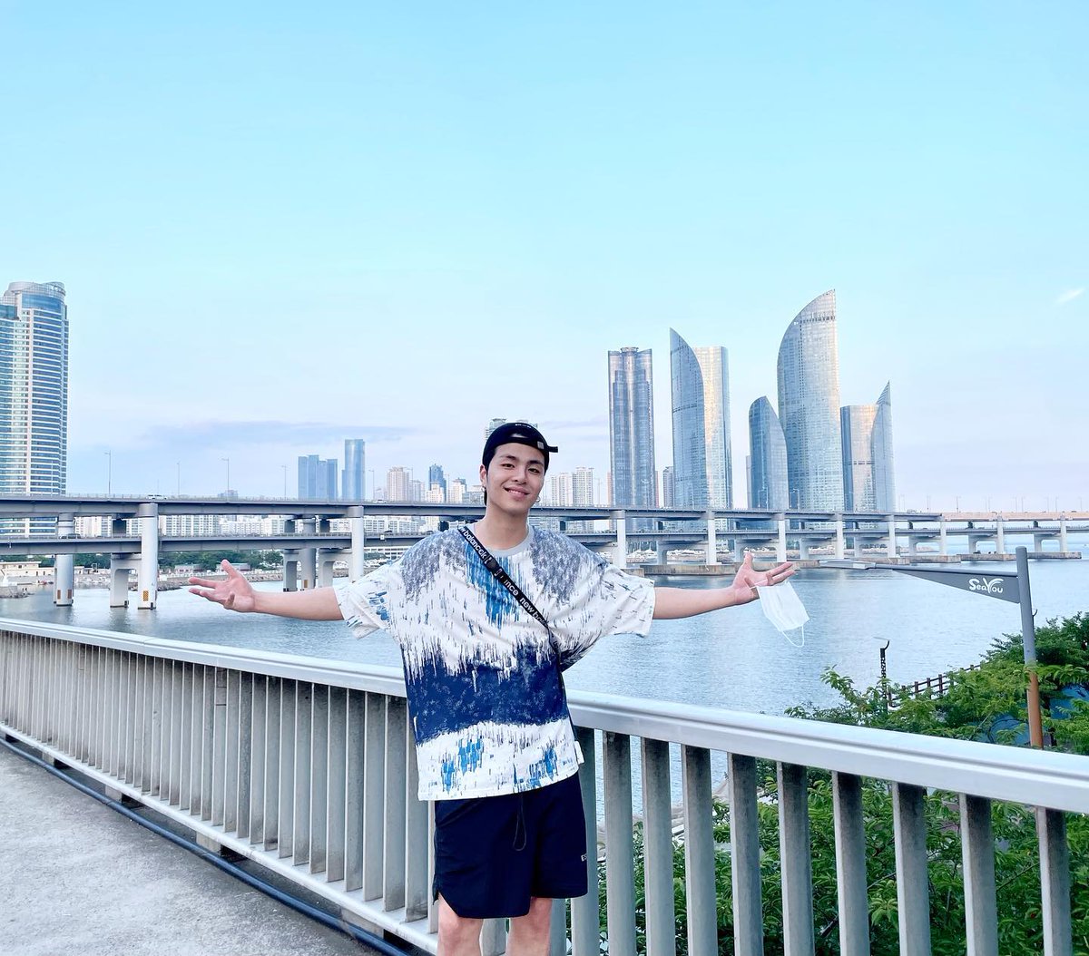 HOURLYJUNHOE's tweet photo. From: juneeeeeeya

@tkwpcnfak #iKON #JUNHOE #구준회 #ジュネ #具晙会 https://t.co/lgUdz8bikD