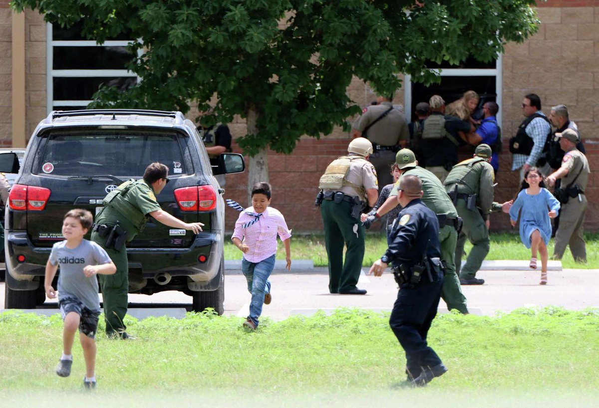 HoustonChron's tweet photo. 🧵 Relatives of those killed in the Uvalde mass shooting at Robb Elementary School expressed grief and outrage on Sunday in response to a Texas House committee report that found police prioritized their own safety over the lives of students and teachers.
https://t.co/m1hcbz5yaf https://t.co/nOhsqcrLOc