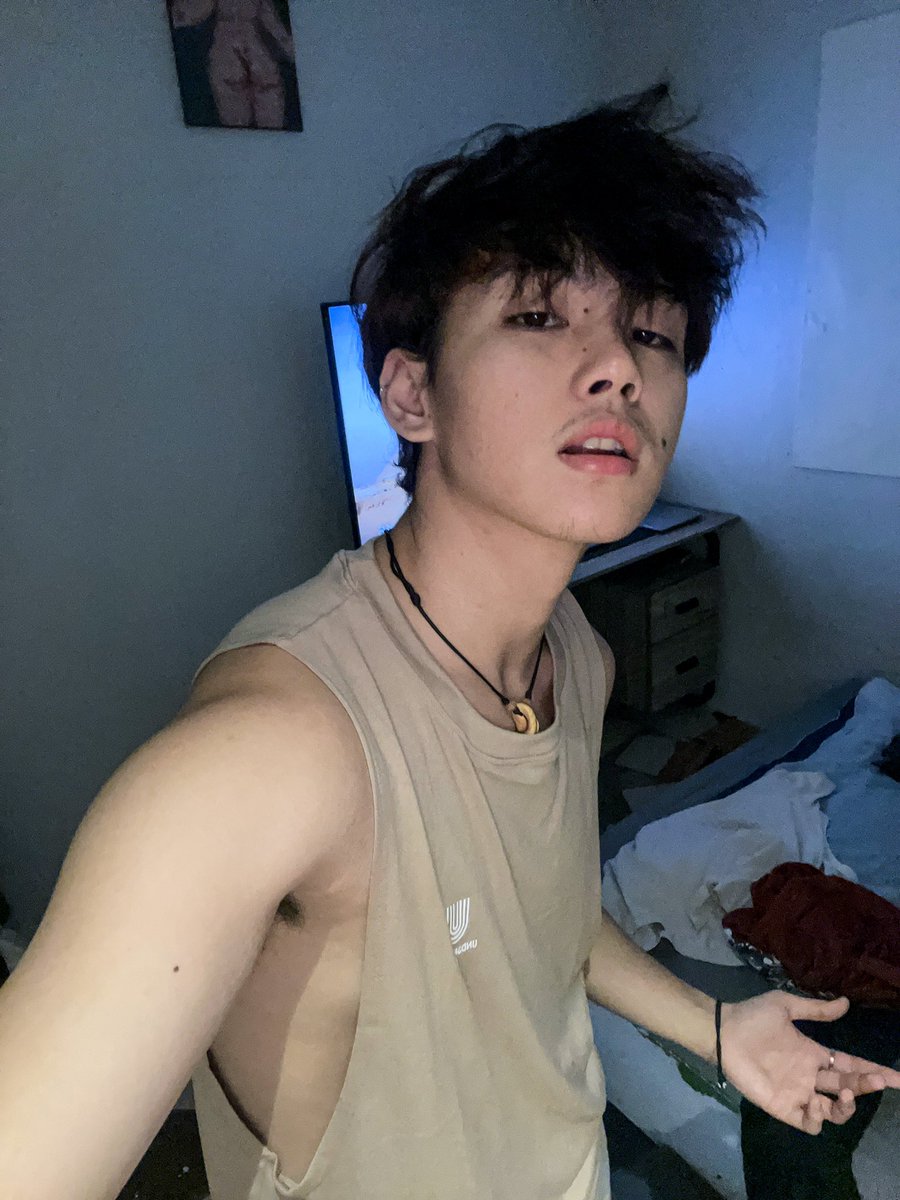 raeinhyer28's tweet photo. 🥵 https://t.co/hw3terb9to