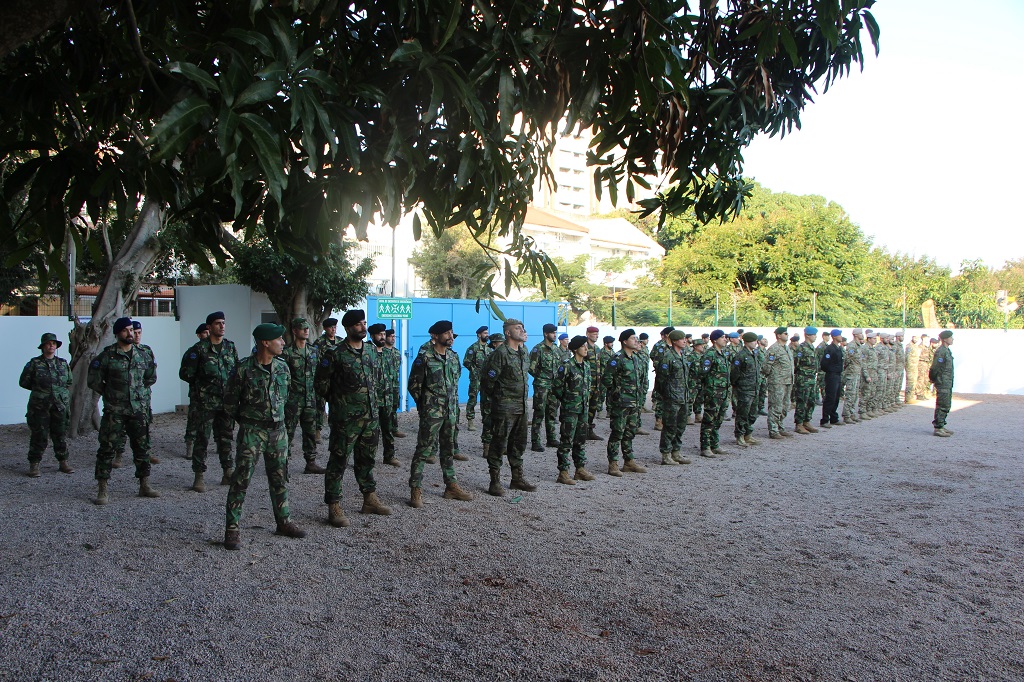 EMADmde's tweet photo. El personal del  @EjercitoTierra que trabaja en la misión @EUTMMozambique recibe la medalla 🎖️ de la UE #PCSD Se reconoce su  labor en la  formación de las fuerzas armadas mozambiqueñas para proteger a la población civil y restablecer  la seguridad. #Mandodeoperaciones https://t.co/i7Mx3qXNpe