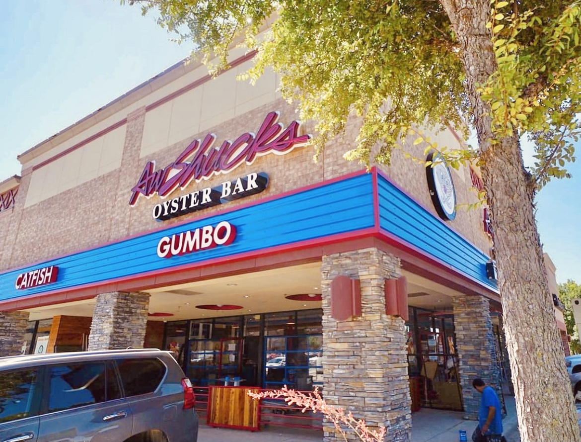 Monday never tasted so good! 

Monday Special: (11am-3pm) Catfish filet served with fries, 2 hushpuppies &amp; coleslaw. $7.99

#shucksdallas