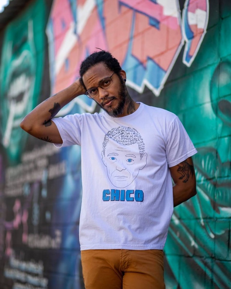 A gente aqui no Lado B é "chicobuarquer" de carteirinha. E essa camisa da <a href="/ZetaNossa/">Zeta Nossa</a> é feita pra quem adora um dos monstros da MPB!

Essa e todas as demais estampas com 15% de desconto no cupom "ladob15" lá no site zetanossa.com.br #publi
