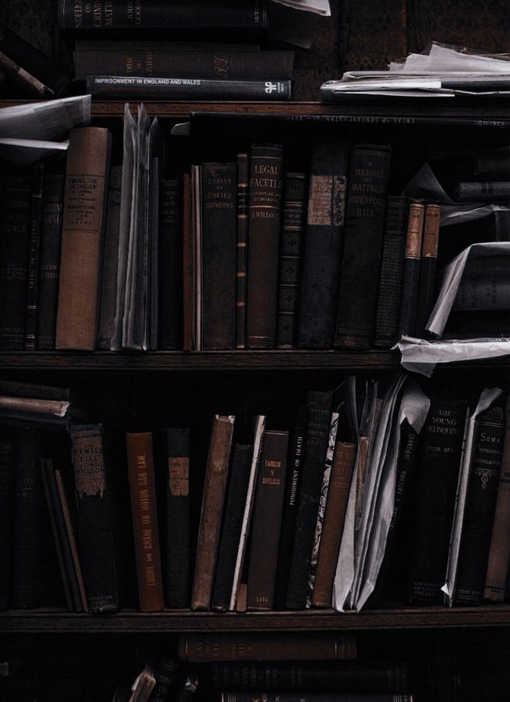mushroomladd's tweet photo. Logophile (n)
A love and fascination of words, 
not to be confused with logolepsy~an obsession.
However simular to bibliophilia (n) a love and adoration for books.

#booktwt #words #coolwords https://t.co/C6DE5mdTzr