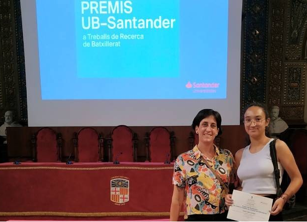 nuriamarinlh's tweet photo. 🥇 Enhorabona a l'alumna del Centre d'Estudis Joan XXIII, Helena Tebar, pel 1r Premi al millor treball de recerca 2022 en Belles Arts "L'art de la química, la química de l'art". 🤩A #LHospitalet tenim joves molt preparats amb #TalentLH i un gran futur al davant #PremisUBSantander https://t.co/9OELC8RNqN