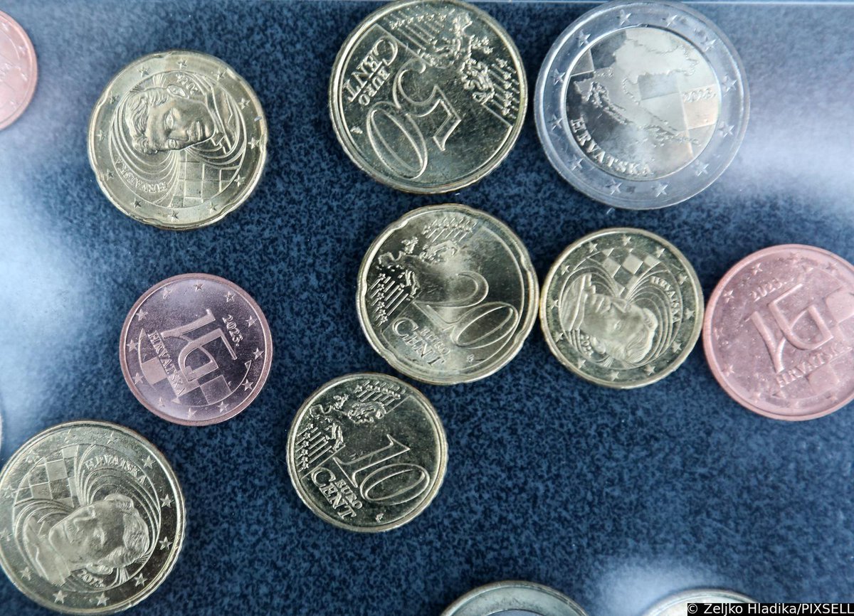 PIXSELL's tweet photo. Kako ce izgledati hrvatske eurokovanice
U Svetoj nedjelji započela proizvodnja hrvatskih eurokovanica
📸Željko Hladika/PIXSELL
#topnews #news #vijesti #kovanice #money #novac #caosvima #euro #izrada #kovanje #cent #coins #Croatia https://t.co/wyPerVPaId