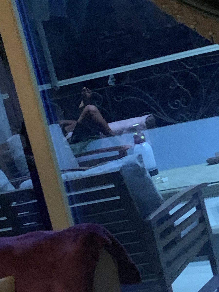 OFFSIMPS0N's tweet photo. Sitting like a gohst https://t.co/QdZTRBEDxQ