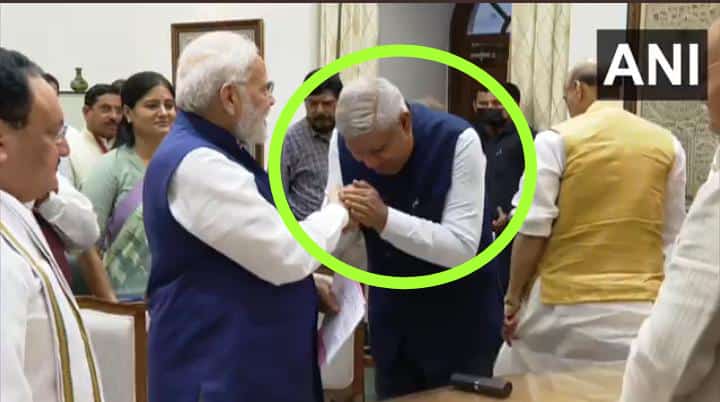 Ramraajya's tweet photo. टूटी हुई खाट और झुका हुआ जाट दोनों किसी काम के नहीं। https://t.co/1u8cXUX4HY