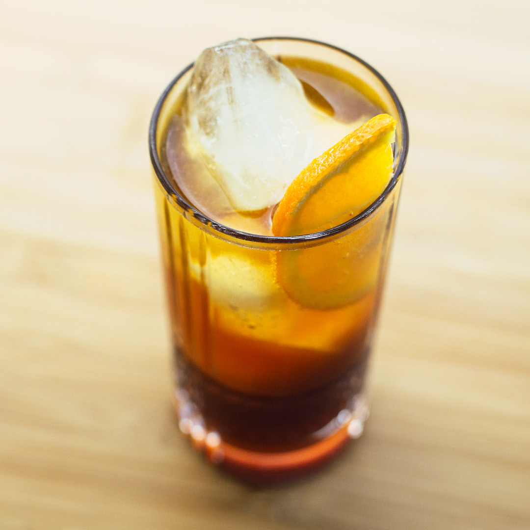 CarvetiiCoffee's tweet image. Who's having their tea on ice today? 🥵

#carvetii #carvetiiteamerchants #specialitytea #tea #tealover #teatime #icedtea #icedteas #icedtealover #withlemon #summer #fromthemountains