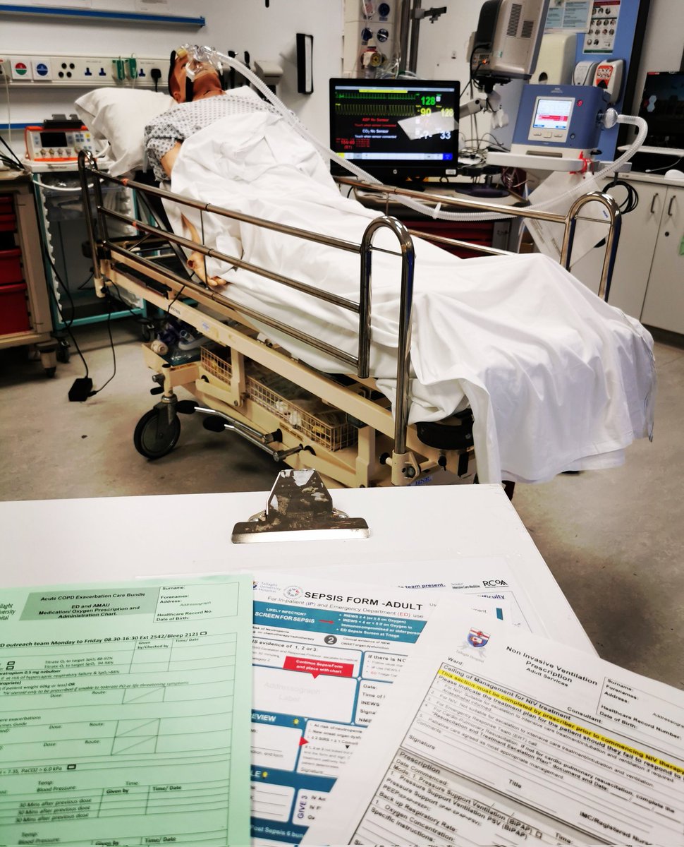 Utilising clinical pathways to maximise patient outcomes at our nursing sim this morning....Familiarity is key... Well done to all who participated  #sepsis6 #copdpathway #wearetuhf