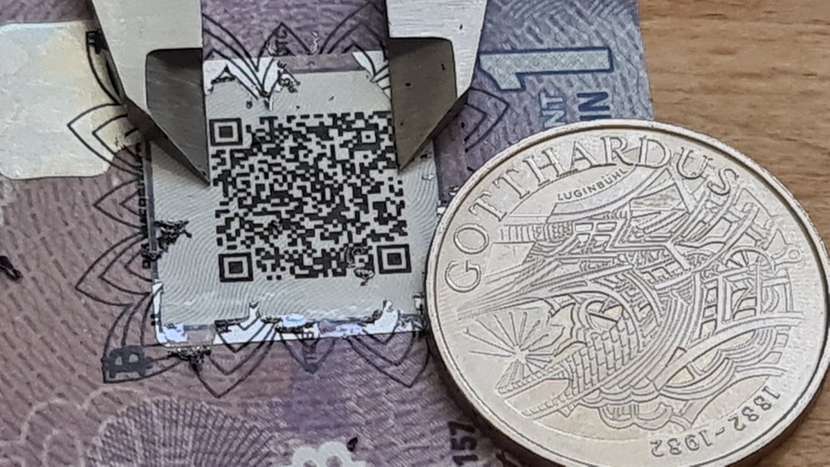 polymerbit's tweet image. Typical quality control testing scratch resistance, correct printing &amp;amp; size of the keys. #btc #bitcoin #banknotedesign #qrcode